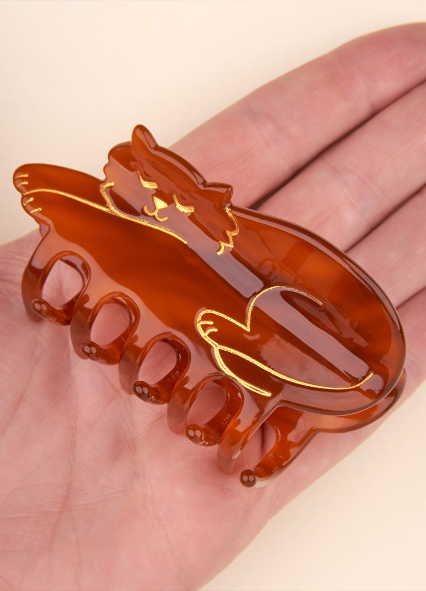 棕色打盹貓咪髮抓